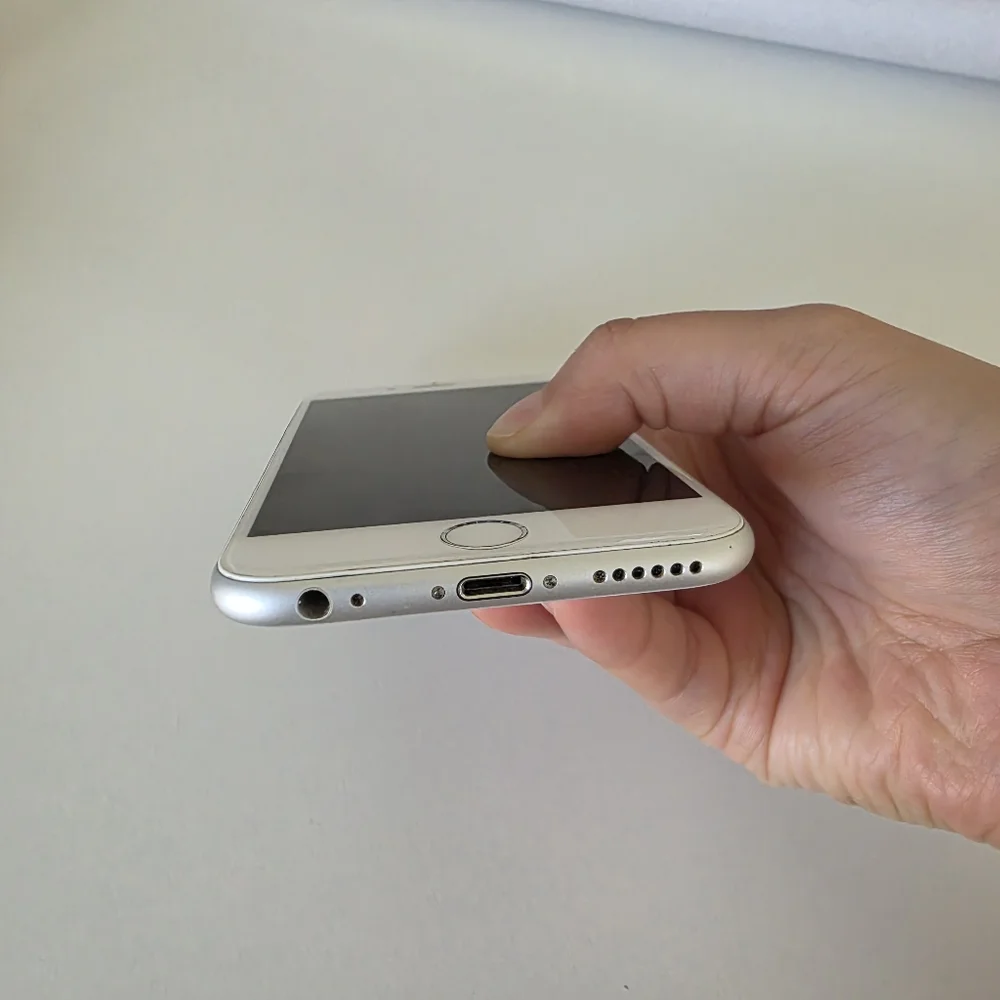 Apple iPhone 6S 32GB SILVER (UNLOCKED) - Picture 8 of 8